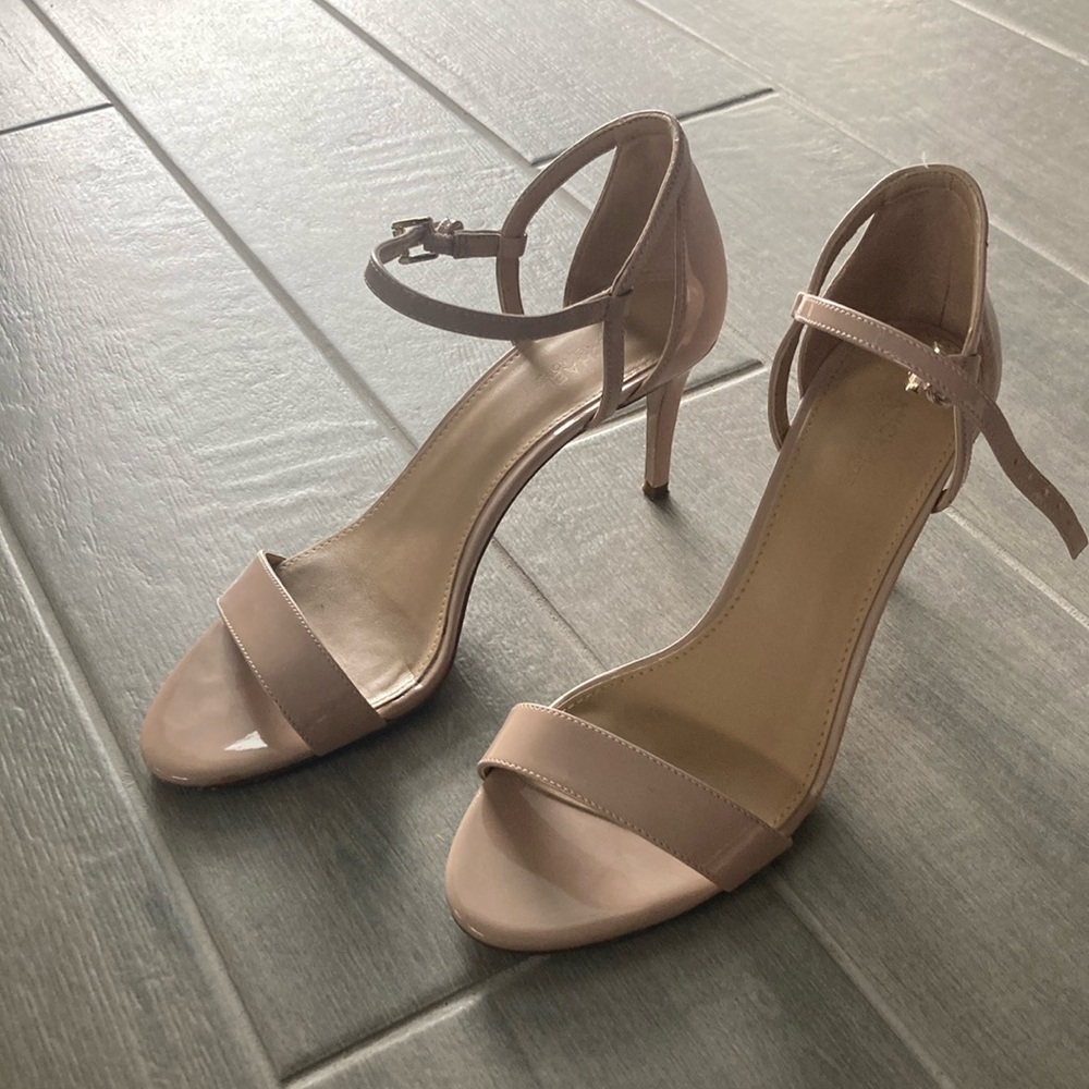 Michael Kors Simone patent leather sandal pump  7 1/2